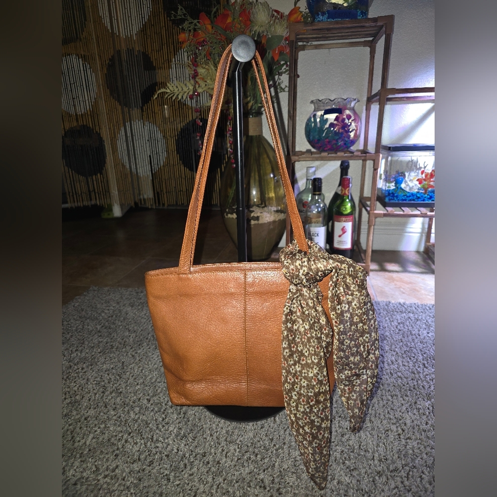 👜 Tan Leather Tote with Floral Scarf Accent In Preloved Condition - Picture 1 of 9